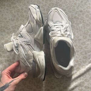 New balance 9060 Sea Salt + Moonbeam colorway 8.5W